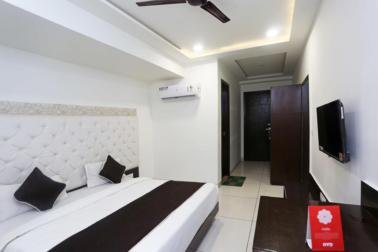 Oyo 18422 Central Grand Belanganj Extérieur photo
