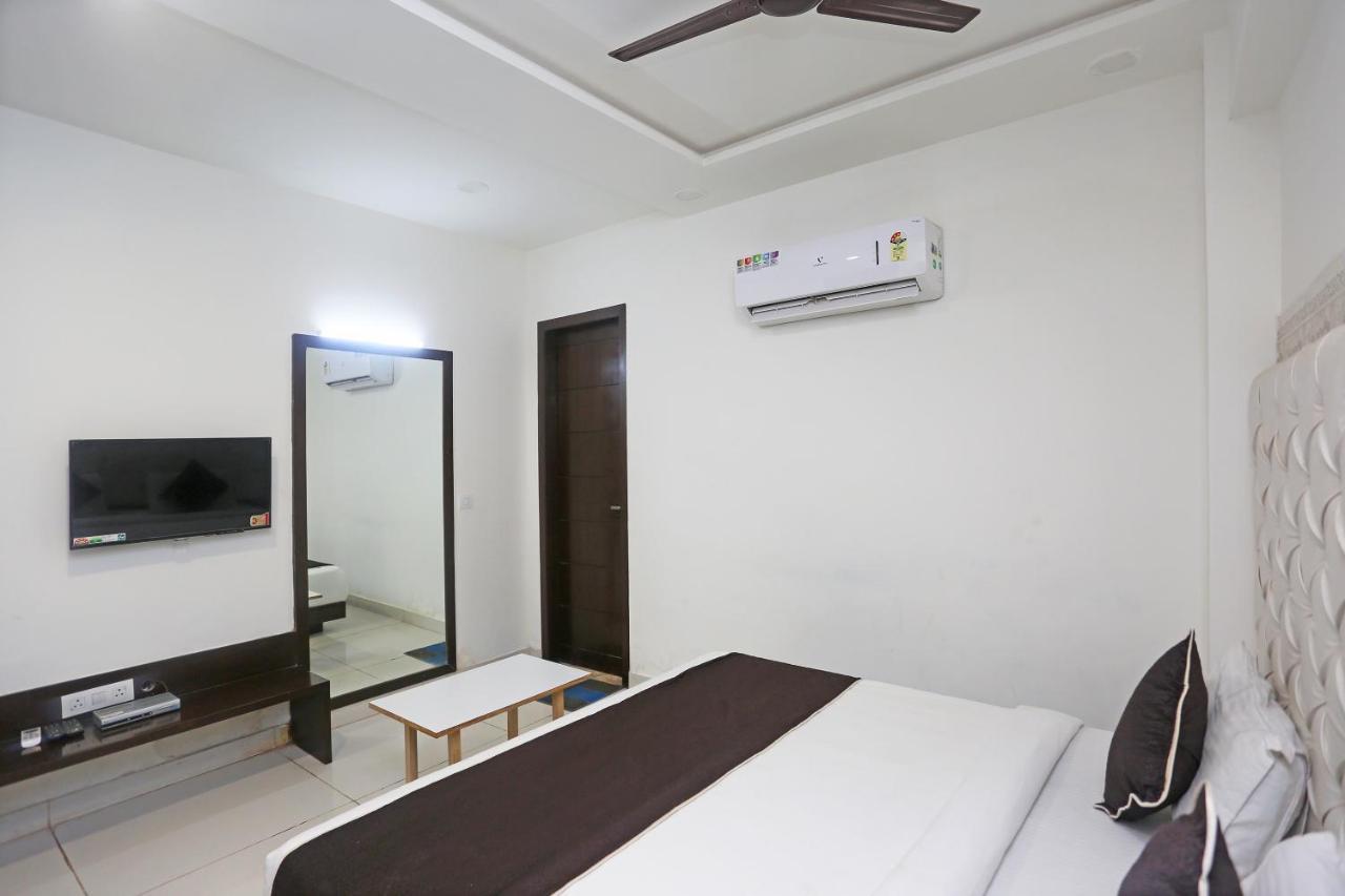 Oyo 18422 Central Grand Belanganj Extérieur photo